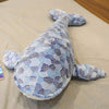 Peluche baleine mosaïque bleu
