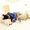 Peluche ours blanc habillé qui dort