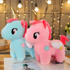 Peluche licorne rose de corne dorée