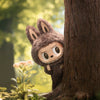 Peluche type Labubu boîte mystère debout