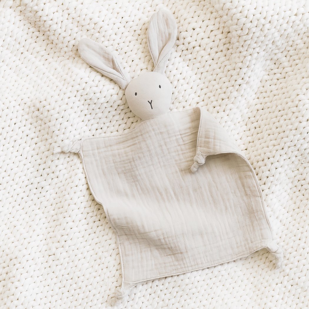 Doudou lapin en coton et mousseline pour bébé