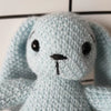 Peluche lapin au crochet à grandes oreilles
