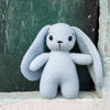 Peluche lapin au crochet à grandes oreilles