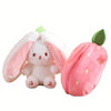 Peluche lapin caché dans une fraise