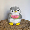 Peluche pingouin qui respire avec berceuses intégrées