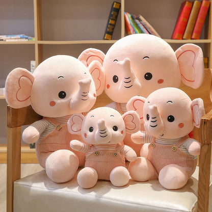 Peluche éléphant en salopette colorée