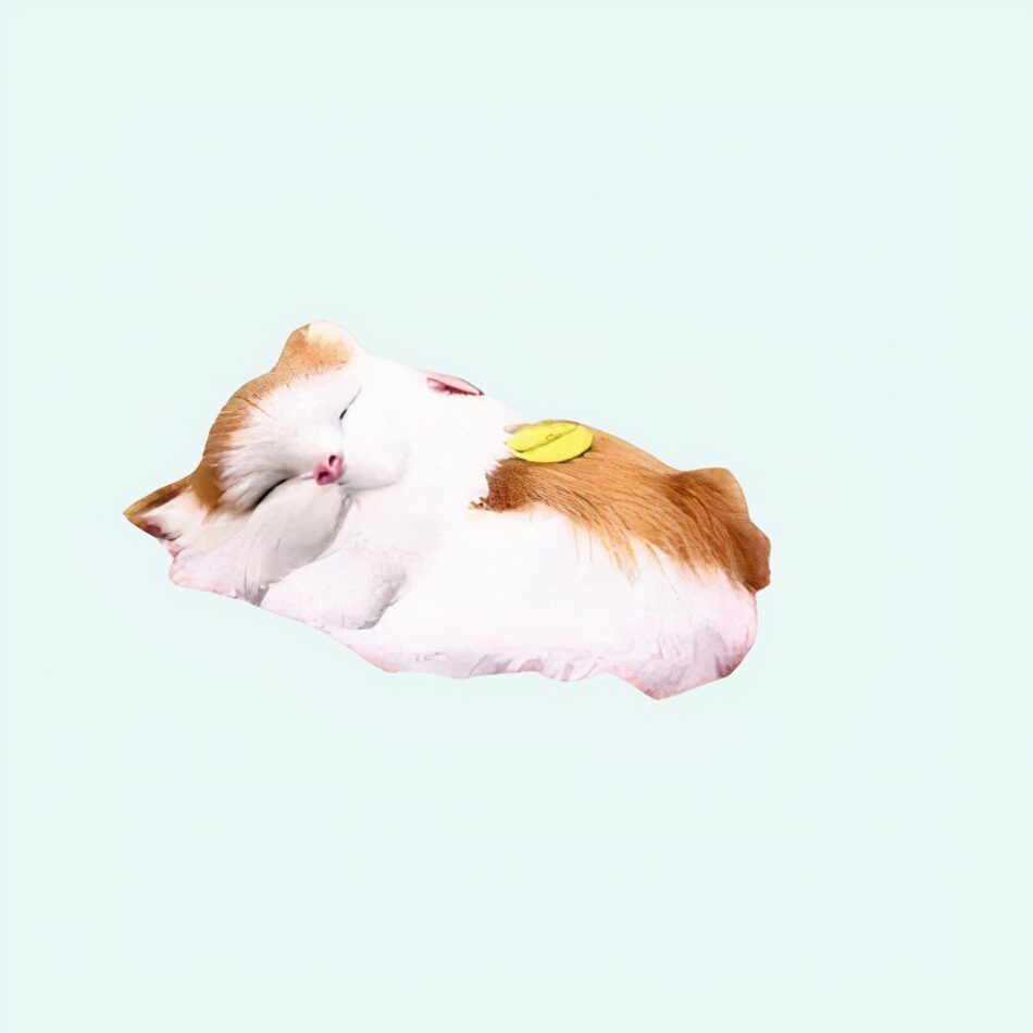 Peluche poupée chat roux et blanc qui dort