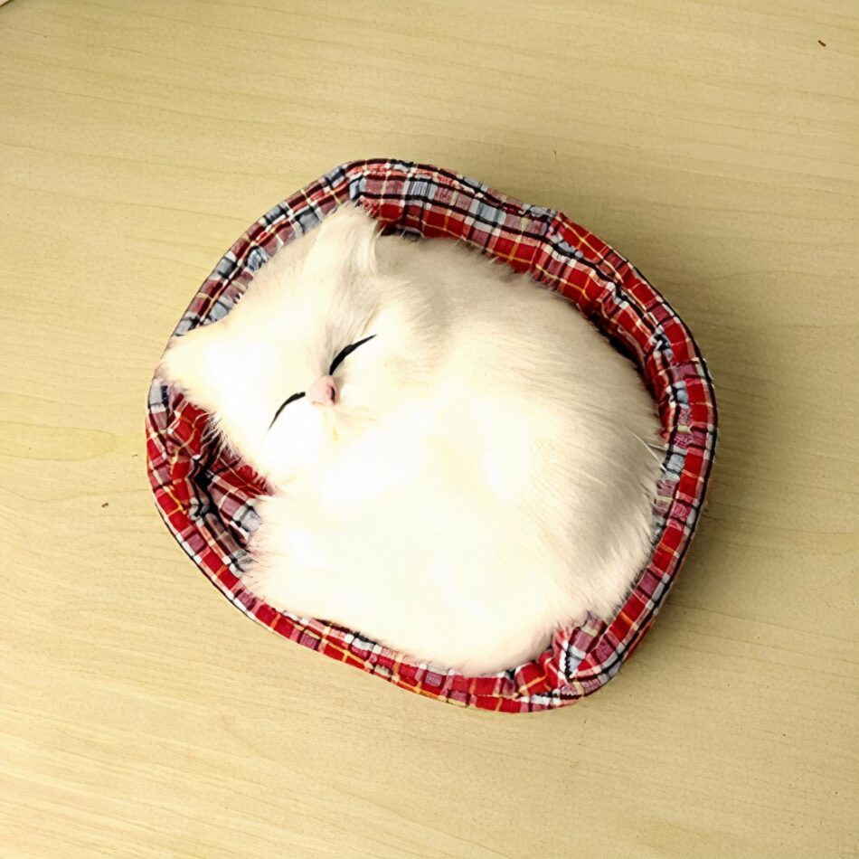 Peluche mini chat endormi