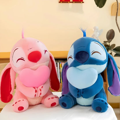 Peluche Stitch avec un cœur