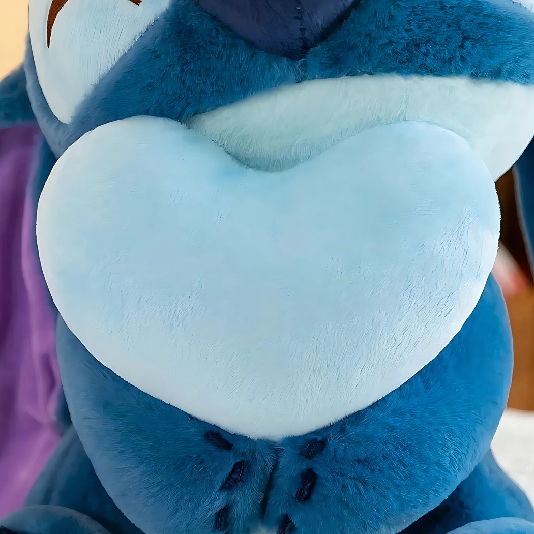 Peluche Stitch avec un cœur