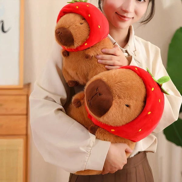 Peluche capybara avec chapeau fraise