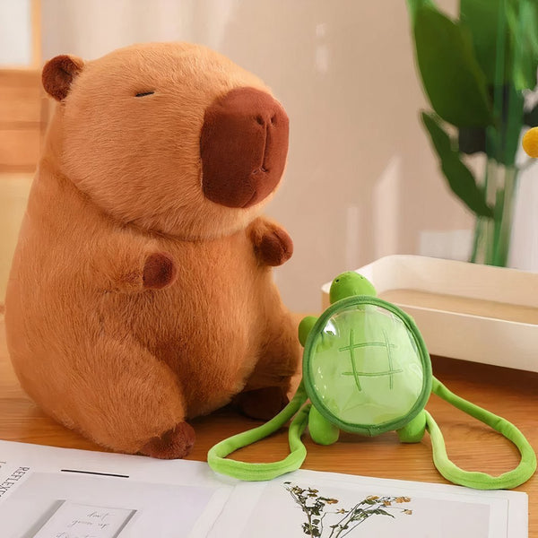 Peluche capybara avec sac à dos tortue