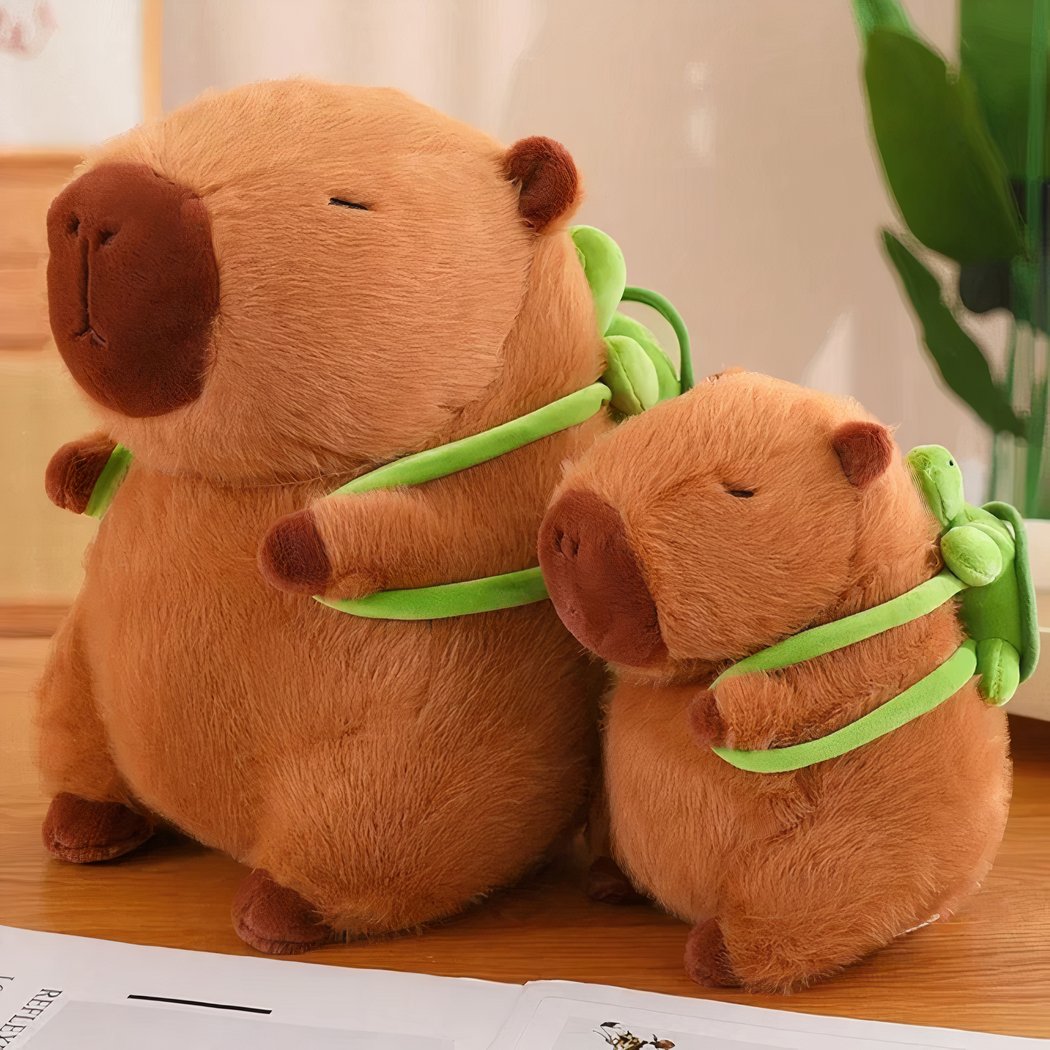 Peluche capybara avec sac à dos tortue