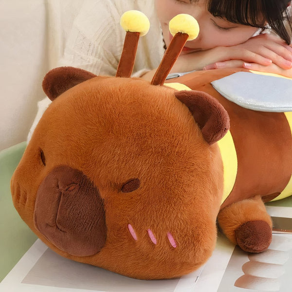 Peluche capybara déguisé en abeille