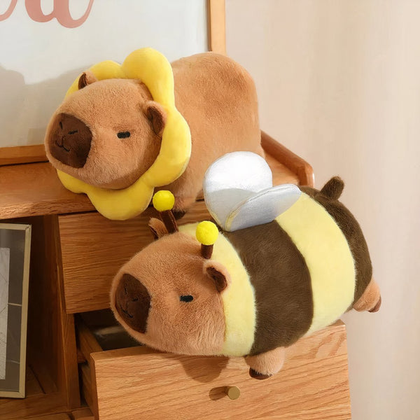 Peluche capybara déguisée style kawaii