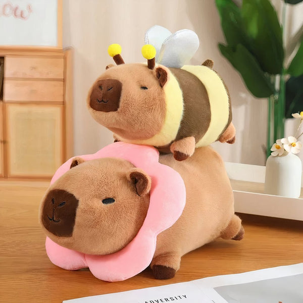 Peluche capybara déguisée style kawaii