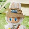 Peluche type Labubu jardinier en salopette