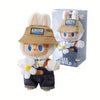 Peluche type Labubu jardinier en salopette