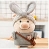 Peluche cochon habillé pull gris