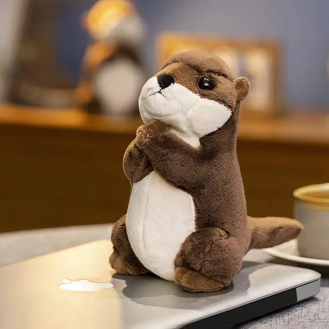 Petite peluche loutre en prière