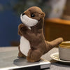 Petite peluche loutre en prière