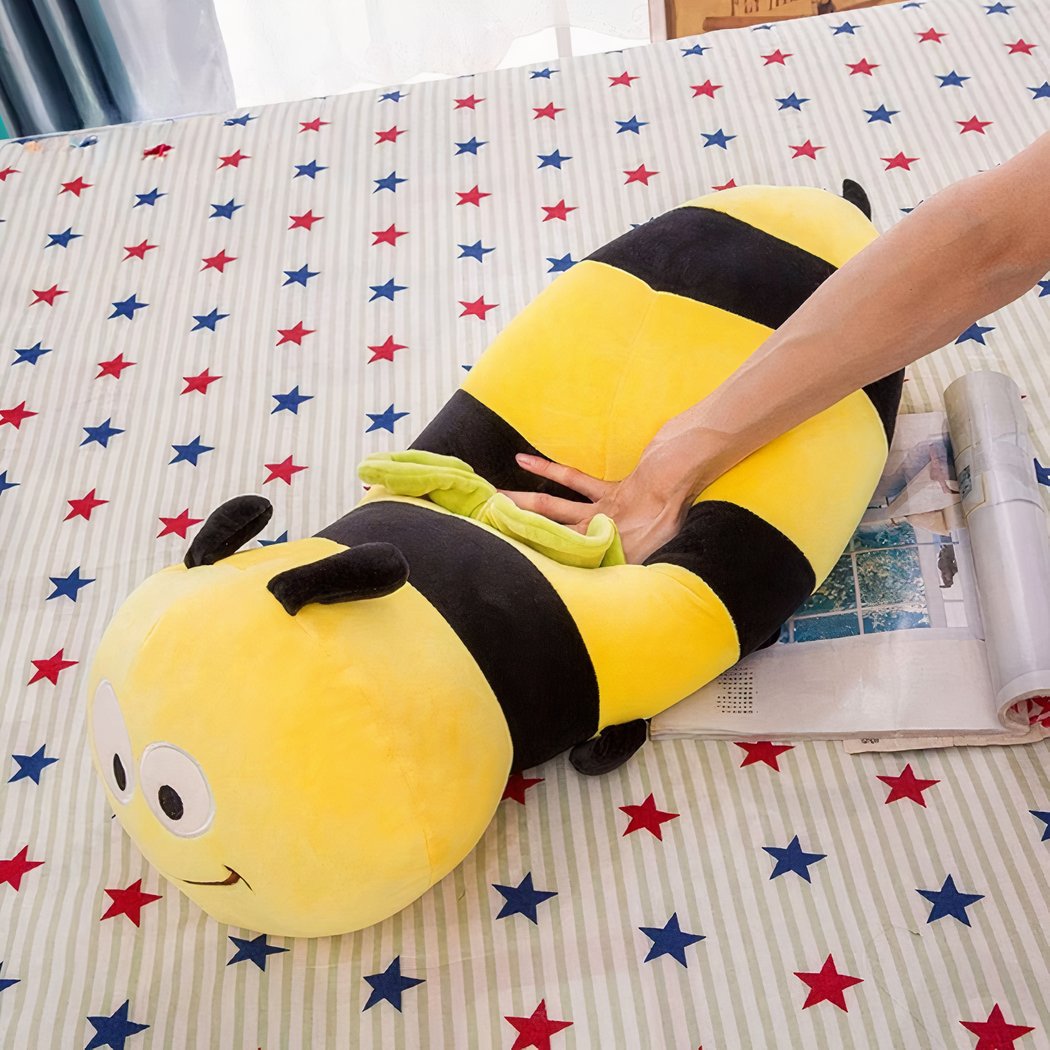 Peluche coussin abeille souriante