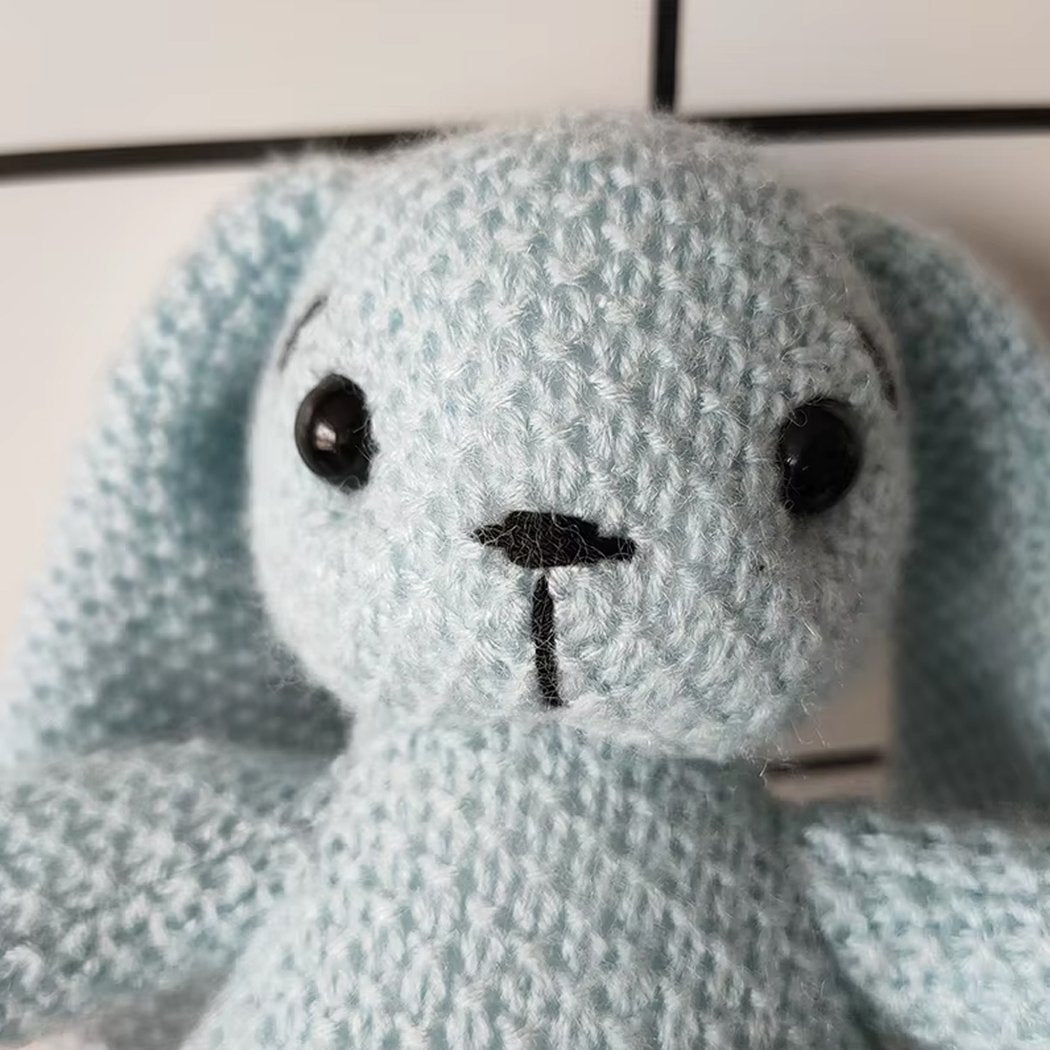 Peluche lapin au crochet à grandes oreilles