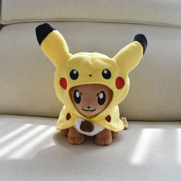 Peluche Evoli déguisée en Pikachu