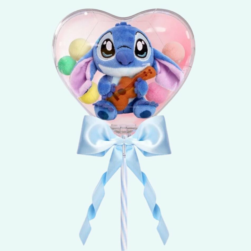 Peluche de Saint-Valentin Stitch dans son écrin en cœur