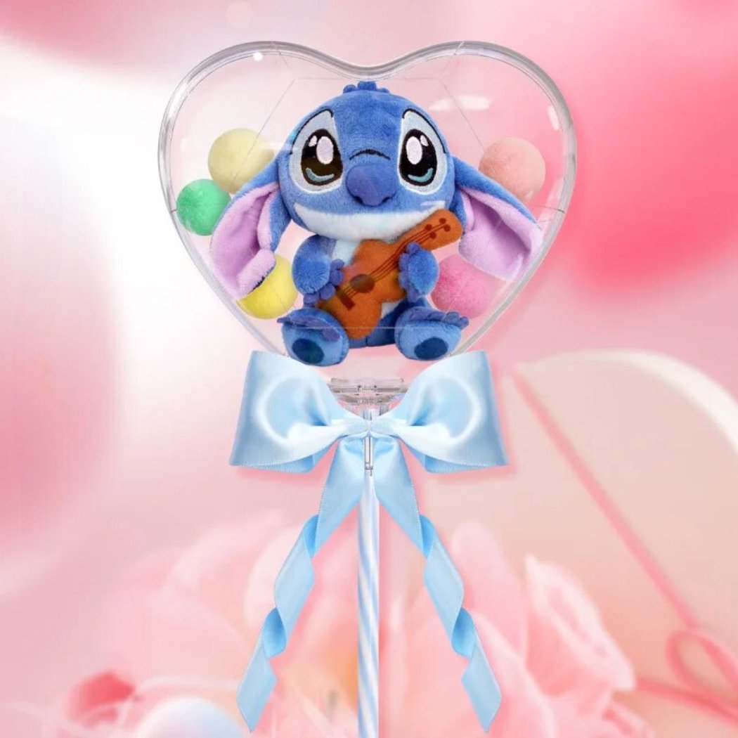 Peluche de Saint-Valentin Stitch dans son écrin en cœur