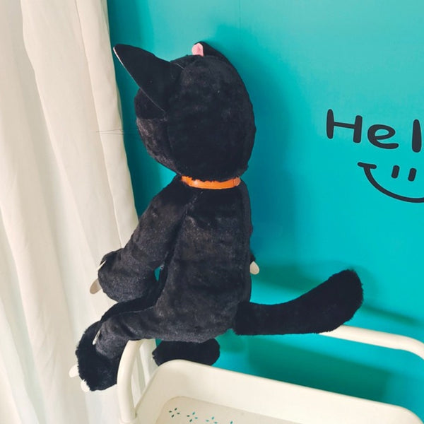 Peluche chat noir mécontent assis