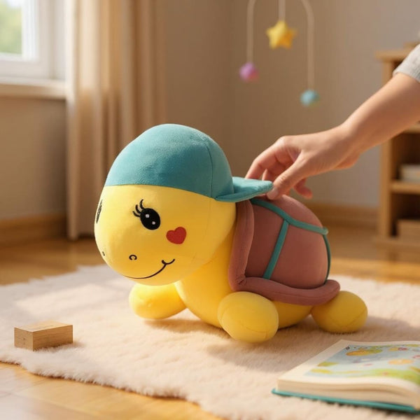 Peluche tortue violette à casquette