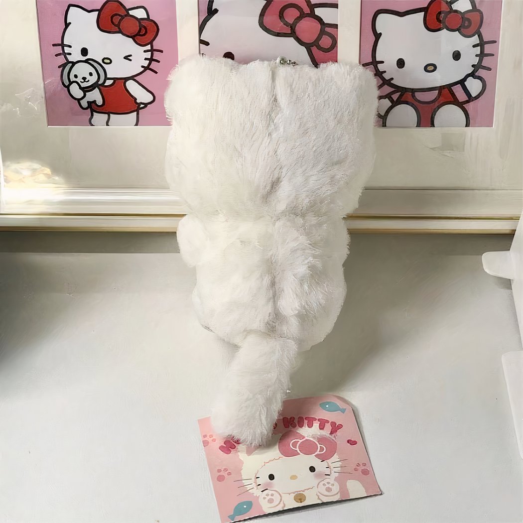 Peluche Hello Kitty avec un déguisement tout mignon